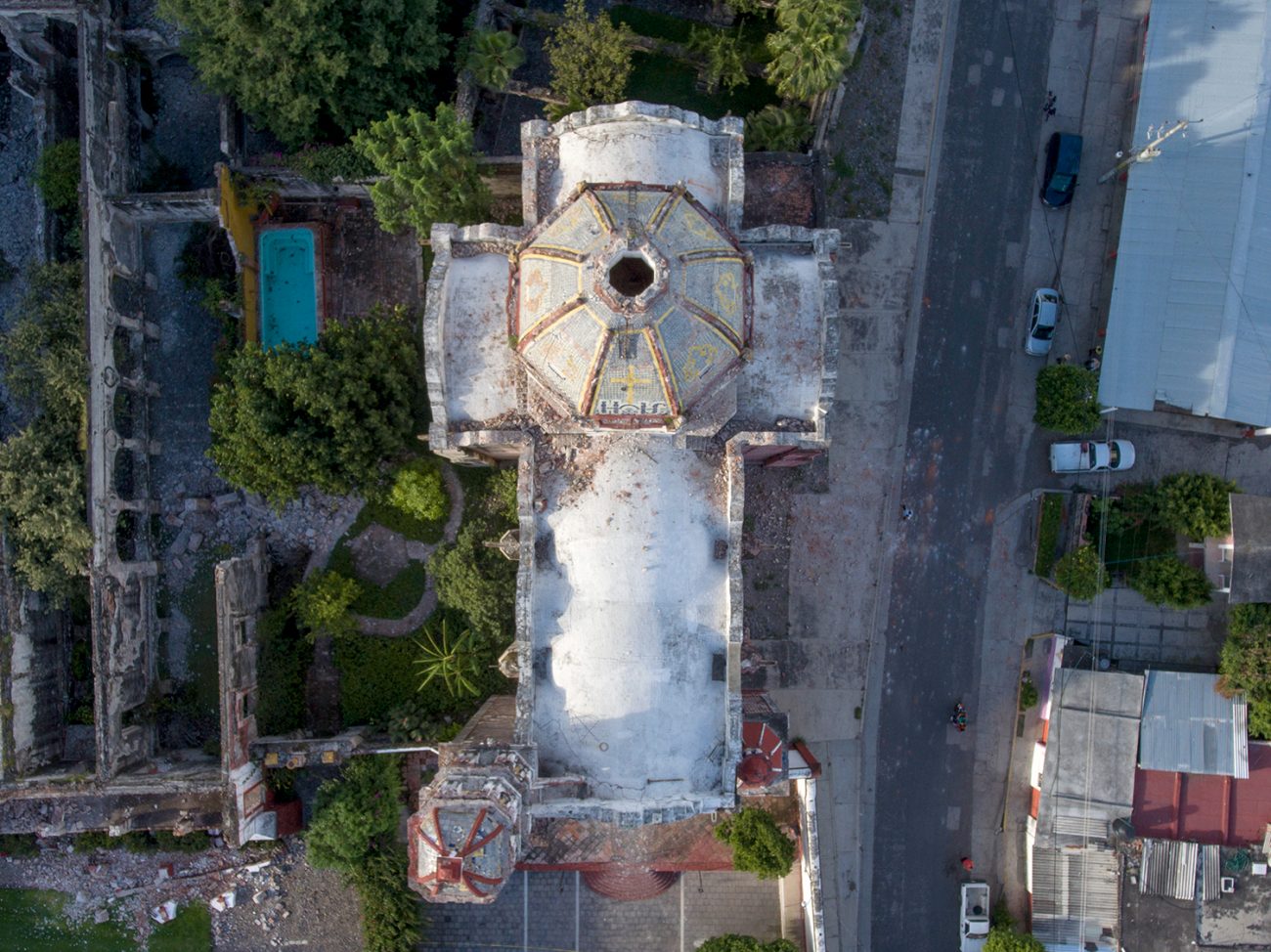 Daños en la cúpula de la iglesia de Santa Ana, en Morelos. Foto: Alejandro Saldívar
