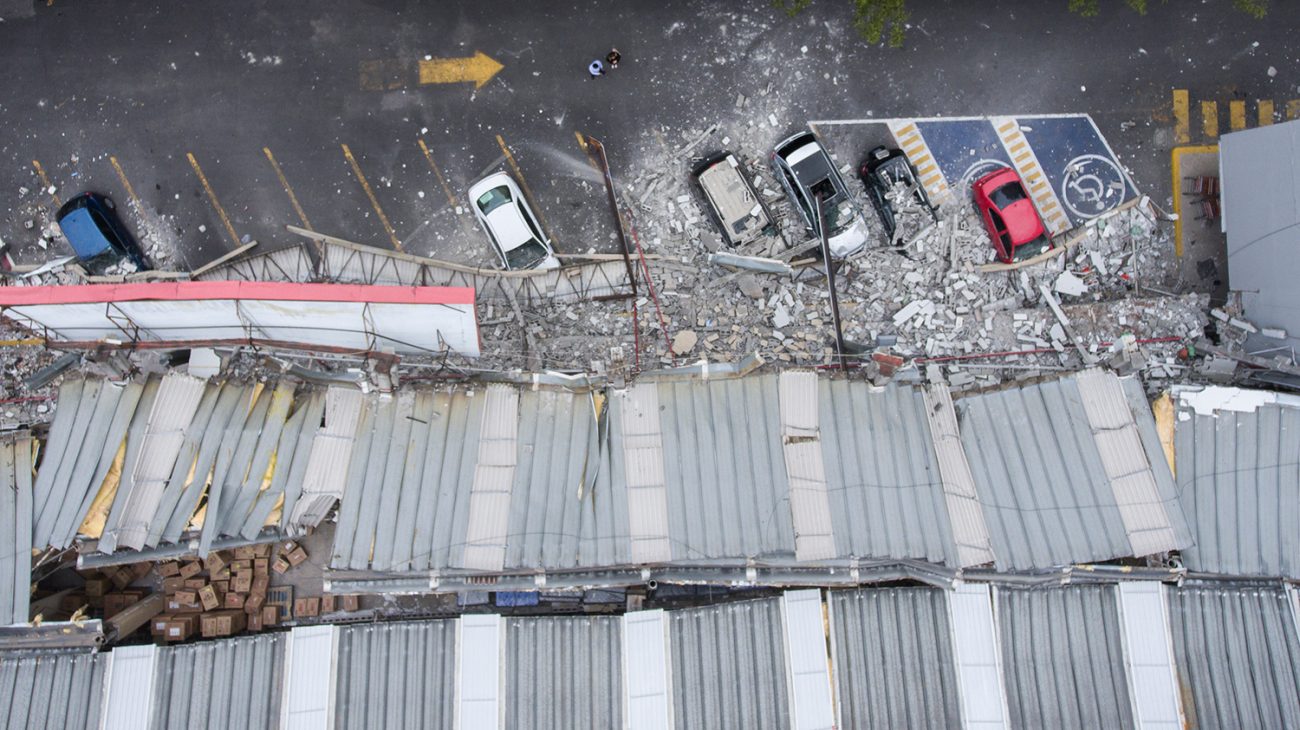 Calzada de Tlalpan 2050. Daños en una tienda de autoservicio. Foto: Alejandro Saldívar