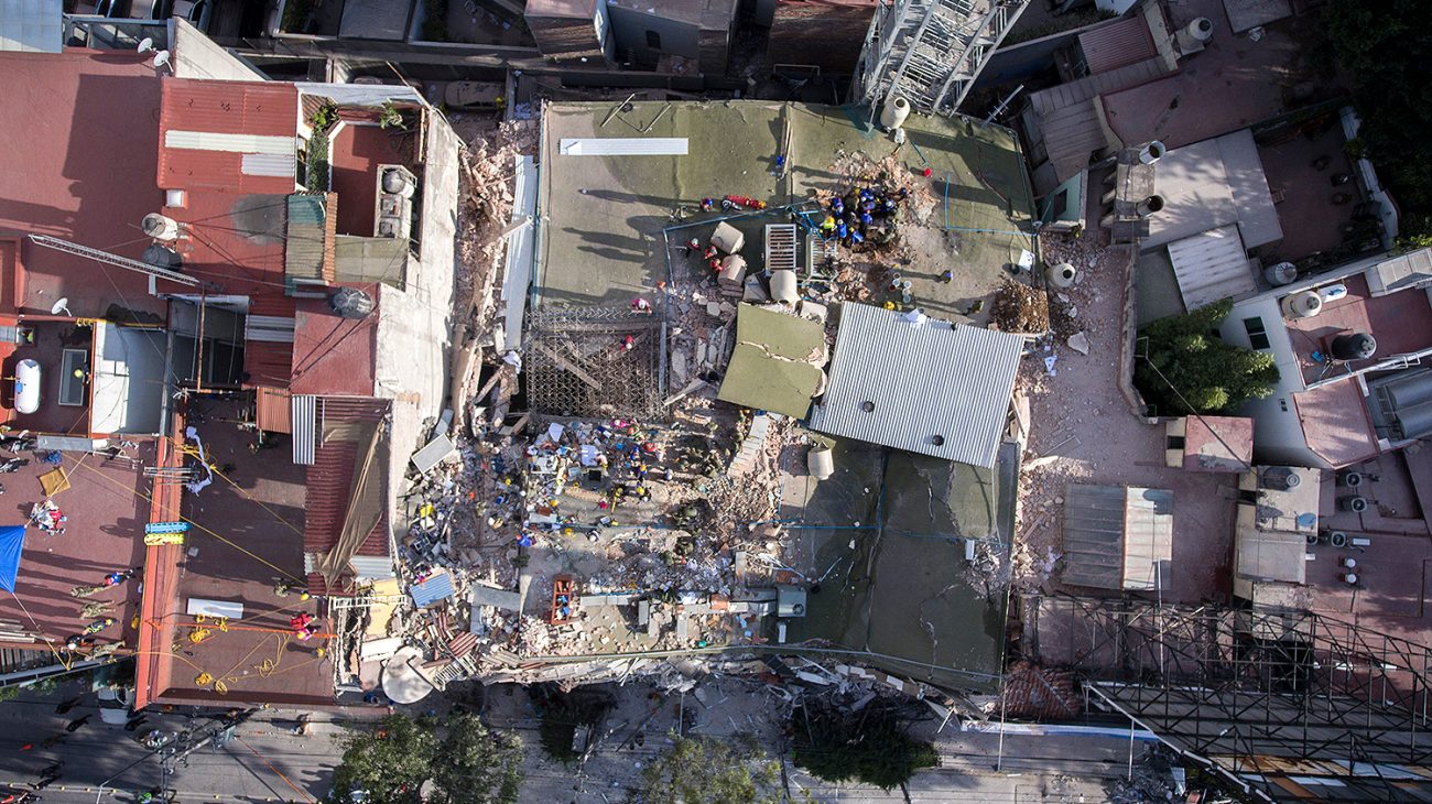 Álvaro Obregón 286. Los escombros de un edificio de seis pisos de oficinas. 9 muertos. Foto: Alejandro Saldívar