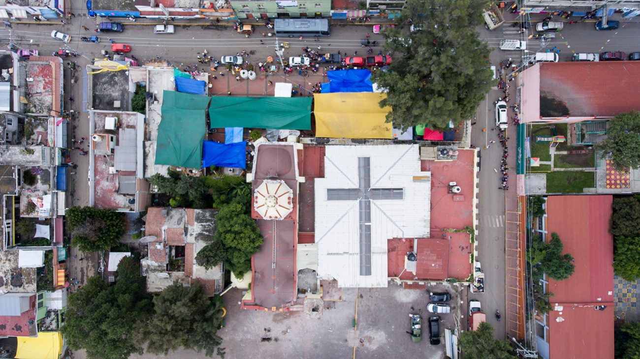 Carpas montadas por damnificados en San Gregorio Atlapulco, Xochimilco. Foto: Alejandro Saldívar