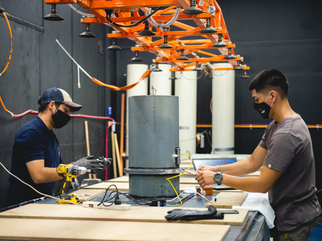 El proyecto AMIGA "Auger Muons and Infill for the Ground Array" tiene como objetivo ampliar el rango de detección de Auger, para observar rayos cósmicos de energías menores, hasta 1017 eV, para  estudiar la transición de rayos cósmicos galácticos (de más baja energía) a extragalácticos (de más alta energía). Foto: Irina Dambrauskas
