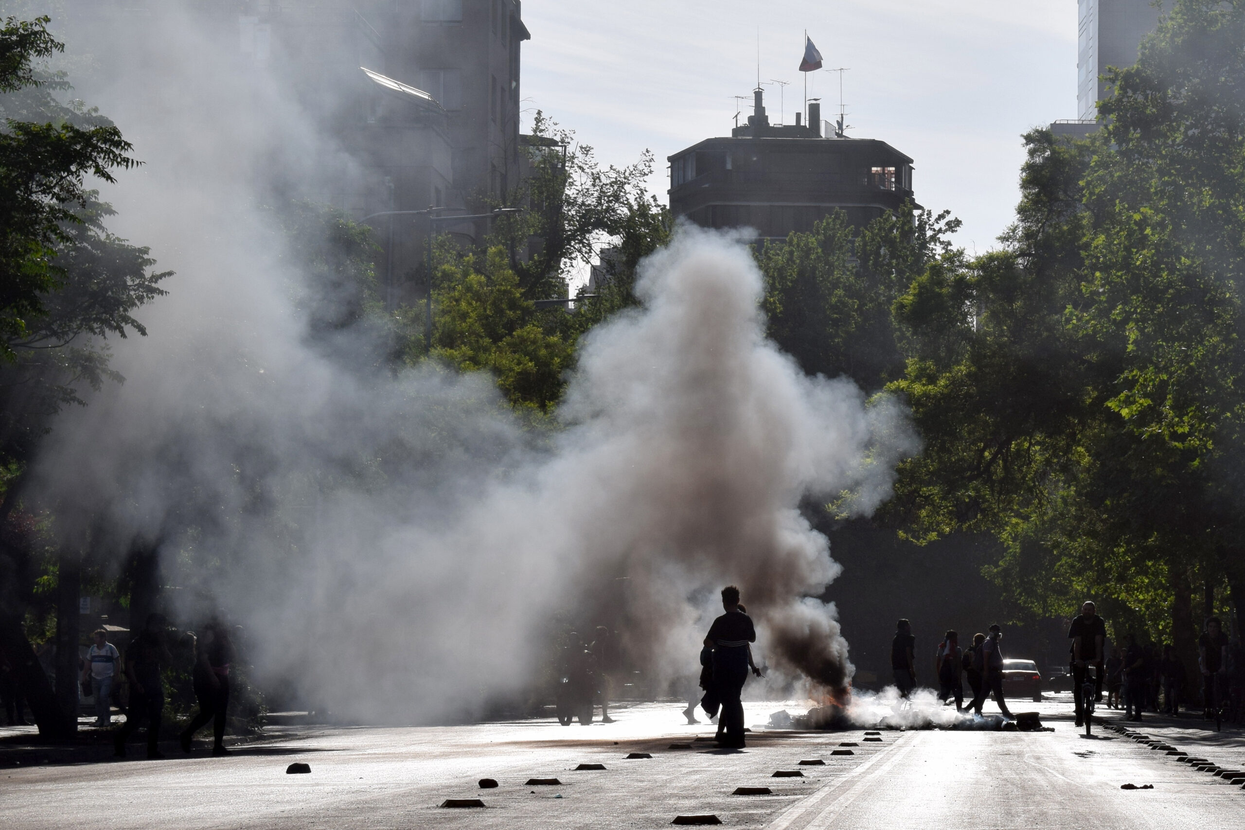 Enfrentamiento con la policía en Santiago. Foto: Agustín Vissio