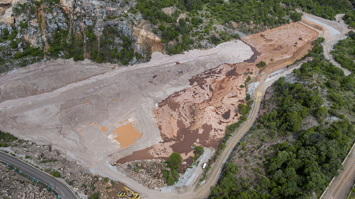 Una de las presas de jales del complejo minero Koura, en La Salitrera, Villa de Zaragoza, SLP. Foto: Alejandro Saldívar