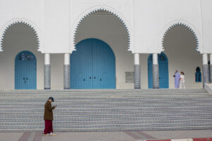 Hombres y mujeres pueden entrar a las mezquitas, pero rezan en habitaciones separadas, incluso, en algunos lugares asisten en días diferentes. Foto: Dahian Cifuentes
