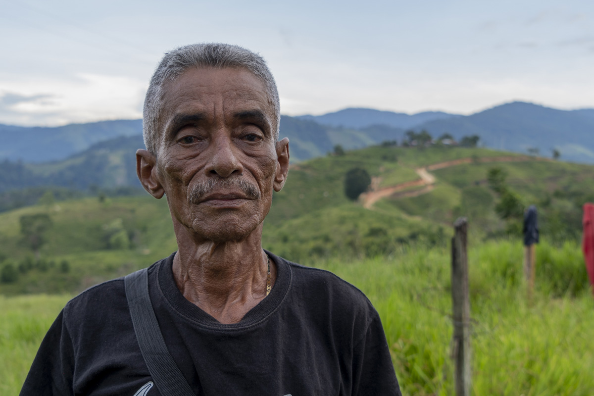Jairo Naranjo es campesino y una de las personas que más años lleva viviendo en la vereda Monte Carmelo. Foto: Bernat Marrè