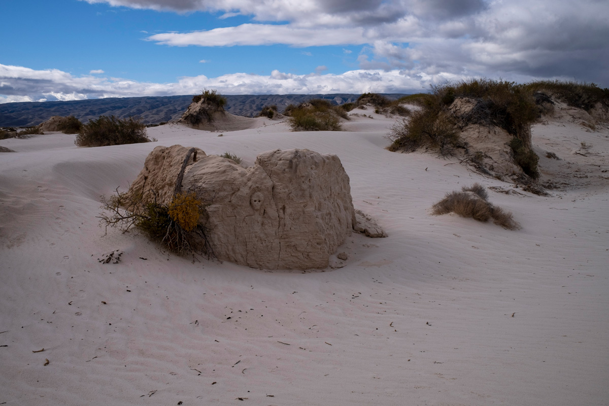 Las dunas de yeso, donde se llevó a cabo la grabación de la pieza Actos de dios, de Pablo Vargas Lugo, en el desierto de Cuatro Ciénegas. Foto: Alejandro Saldívar