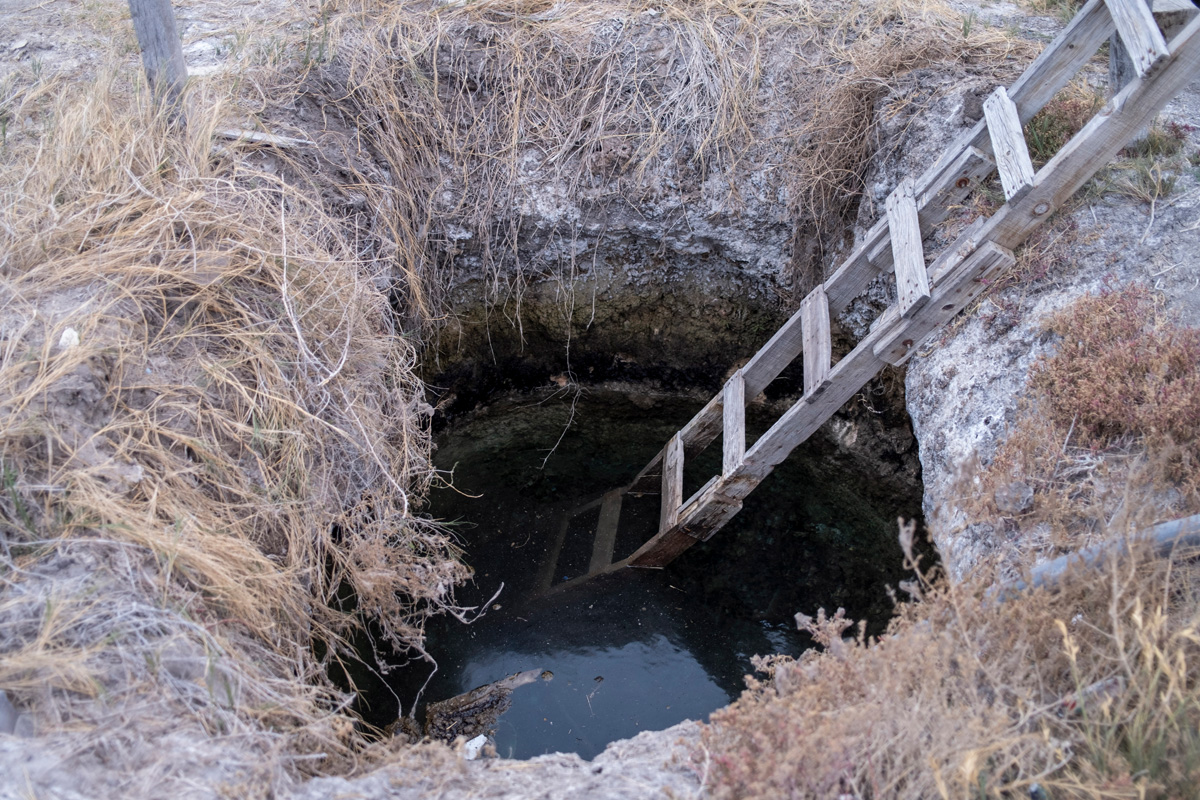 Un pozo de agua en el predio Las Palmas, en el desierto de Cuatro Ciénegas. Foto: Alejandro Saldívar