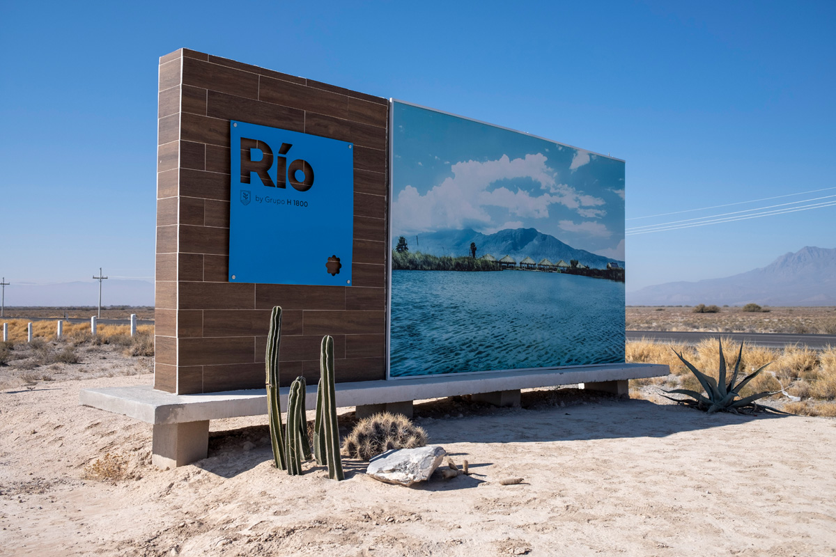 La entrada al paraje del río Mezquites, propiedad de Grupo 1800, en el desierto de Cuatrociénegas, al oeste de la ciudad de Monclova, Coahuila. Foto: Alejandro Saldívar