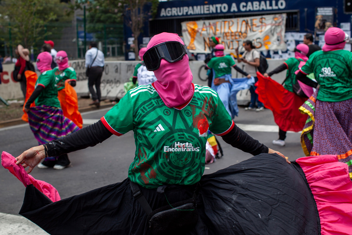 Integrantes de la colectiva Capuchas Rosas protestan en Tlalpan. Foto: Alejandro Saldívar