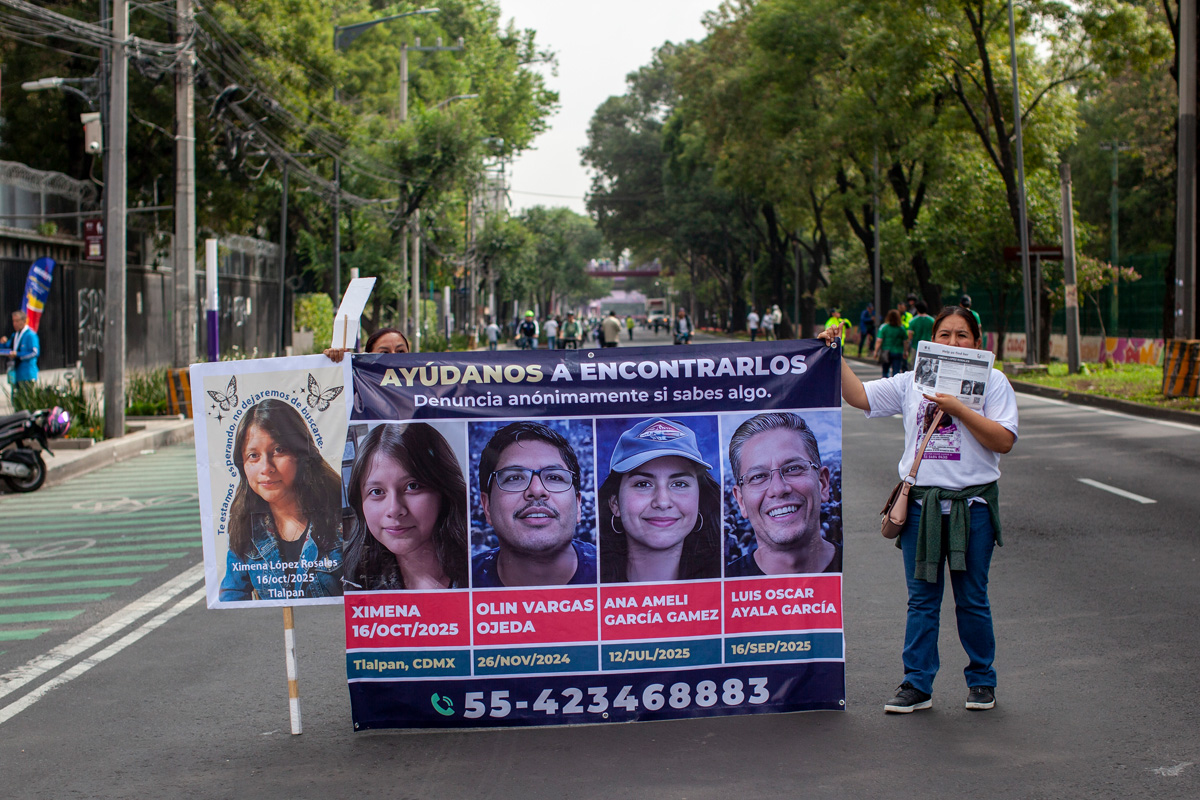 Familiares de desaparecidos protestan en Tlalpan. Foto: Alejandro Saldívar